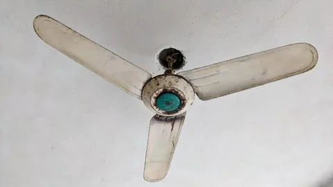 Low Angle View of Vintage White Metal Three Blade Ceiling Fan 스톡 사진