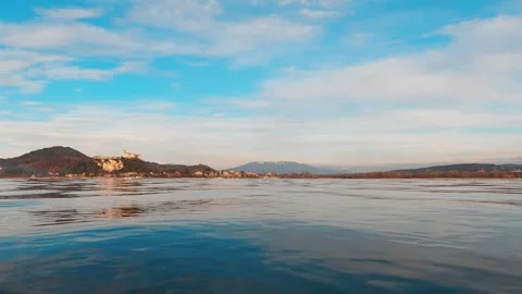 Low-angle water surface view of Lake Maggiore with castle Vidéo 279867166
