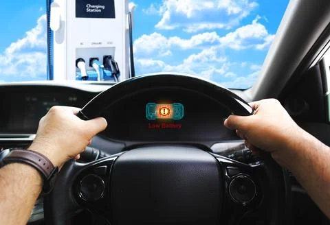Low battery caution display on screen of a electric car instrument panel Stock-Fotos