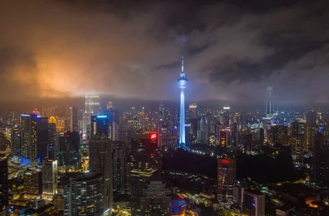 Low Cloud over the city Stock Footage 121864308