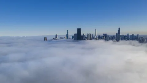 Low Clouds and Downtown Chicago Cityscape - Aerial Time Lapse Vidéo 127734608
