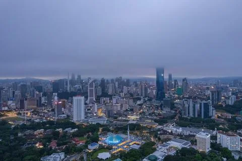 Low clouds drape over the city Stock-Fotos