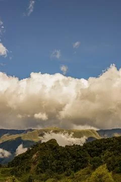 Low clouds floating over t he mountains in the eastern Andean range of Colomb Stock-Fotos