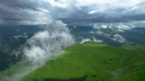 Low clouds in the mountains. Aerial view of low fog in mountainous area Video stock 250962901