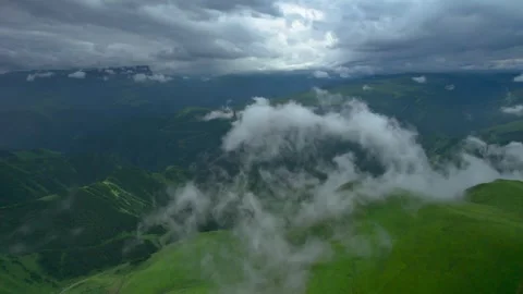Low clouds in the mountains. Aerial view of low fog in mountainous area Video stock 250963110