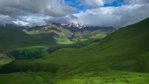 Low clouds in the mountains. Aerial view of low fog in mountainous area Video stock 251022684