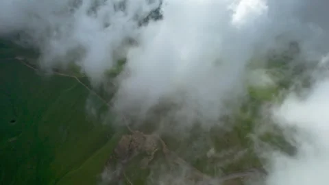 Low clouds in the mountains. Aerial view of low fog in mountainous area Video stock 251023337