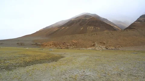 Low clouds in the mountains of Chang La Stock Footage 46994808