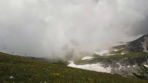 Low clouds in the mountains Видео 80558297