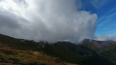 Low clouds in the mountains, time lapse 스톡 동영상 123902572