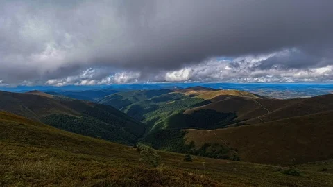Low clouds over the Carpathian mountains, timelapse Vídeos de archivo 123902922