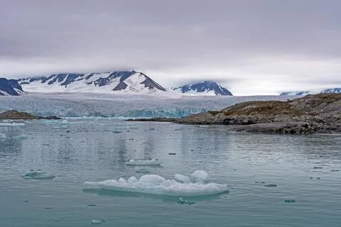 Low Clouds Over a Massive Glacier Фото