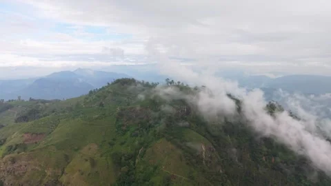 Low Clouds Over Peaks Of Narangala Mountain In The Badulla District Of Sri Vídeos de archivo 334197161