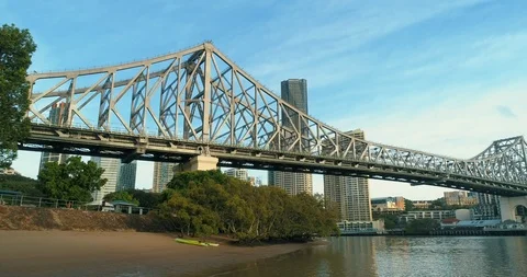 Low drone flying over the water of Brisbane River 스톡 동영상 110887970