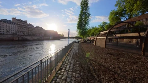 Low evening sun flaring over the river Seine, slow walk, Paris, France Stock-Footage 347416823