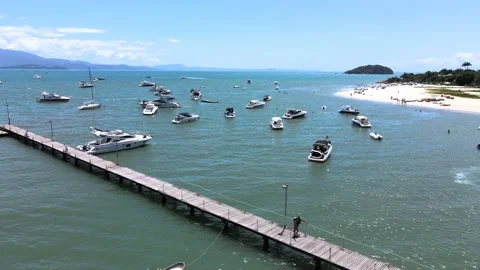 Low flight drone aerial scene flying over speedboats yachts and luxury Vídeo Stock 230558499