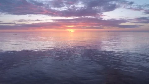 Low flight over the sea surface Vídeos de archivo 70994482