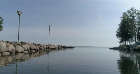 Low flight over the water with rocks in the foreground Video stock 118922898