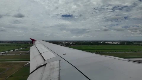 Low-flying aircraft nearing touchdown at Suvarnabhumi Airport, viewed from .. Vídeo Stock 311492796