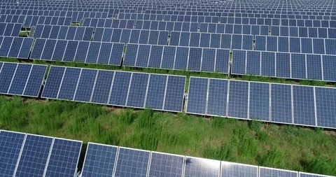 Low Flyover of Solar Panels Video stock 114828856
