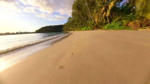 Low FPV drone flight over tropical beach with palm trees at sunset in Thailand Vídeos de archivo 308516237