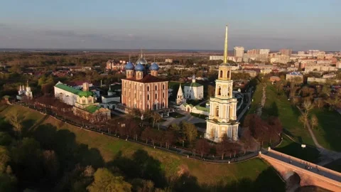 Low frontal drone approach to Ryazan Kremlin at sunset Video stock 320902990