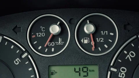 Low gasoline level Stock Footage 138633014