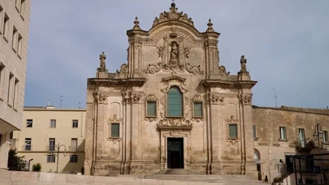 Low-to-high panoramic view of San Francesco d’Assisi Church, Matera Stock Footage 305264280
