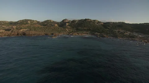 Low level flight over mediterranean sea with coast, Sardinia / ltaly Vídeos de archivo 22935807
