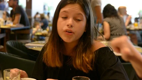 Low ligth selective focus. Beautiful little girl playing with smartphone anf dri Vídeo Stock 106351785