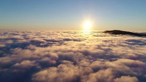 Low Lying Clouds Aerial 스톡 동영상 77333500