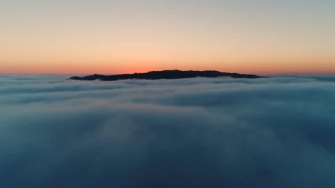 Low Lying Clouds Aerial Stockbeeldmateriaal 77333504