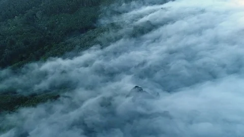 Low Lying Clouds Aerial Видео 77333516