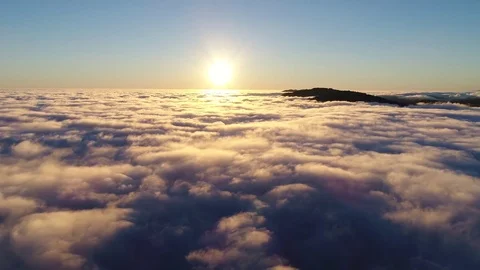 Low Lying Clouds Aerial Stockbeeldmateriaal 77333518