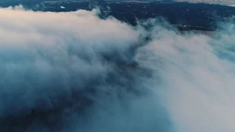 Low Lying Clouds Aerial 库存影片 77333543