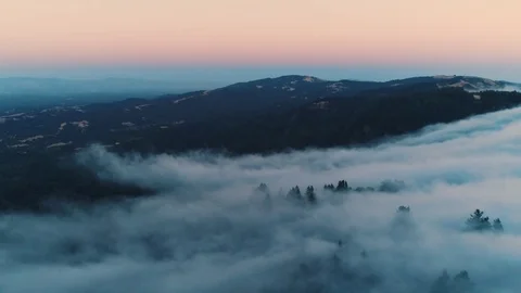 Low Lying Clouds Aerial Stockbeeldmateriaal 77333563