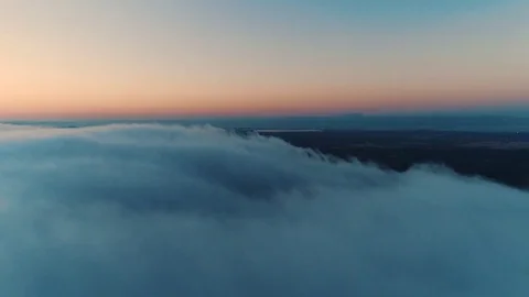 Low Lying Clouds Aerial Stockbeeldmateriaal 77334727