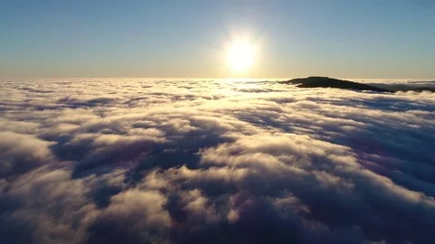 Low Lying Clouds Aerial 库存影片 77585412