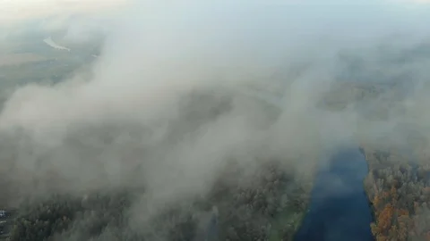 Low-lying clouds over an evergreen forest with a river. Fog over the jungle 스톡 동영상 126021240