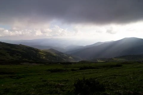 Low lying rain clouds above hill landscape photo Foto stock