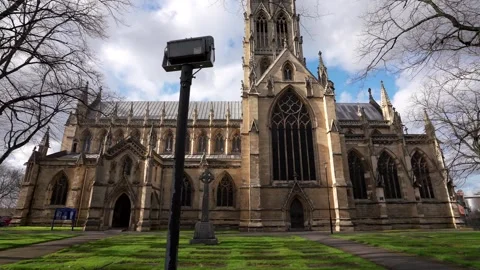 A low moving shot of Doncaster Minster Cathedral in Yorkshire Vídeo Stock 270140307