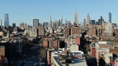 Low-rise downtown rooftops stretching north to the midtown skyline Stock-Footage 127057415