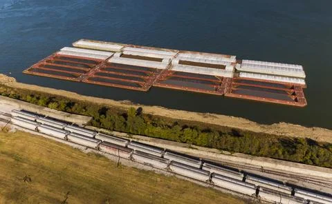 Low river levels affect global shipping of grains and coal, Cairo, USA - 20 Oct  Stock Photos