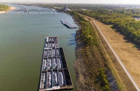 Low river levels affect global shipping of grains and coal, Cairo, USA - 20 Oct  Stock Photos