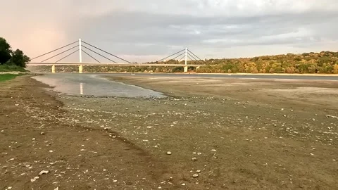 Low river water level on the Danube 스톡 동영상 342335772