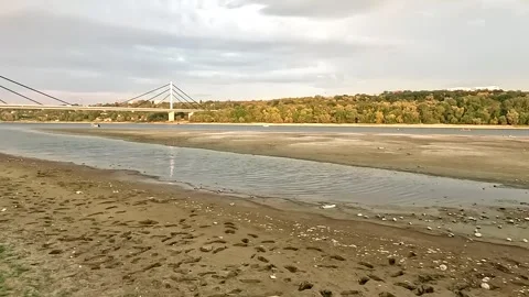 Low river water level on the Danube Vidéo 342335776