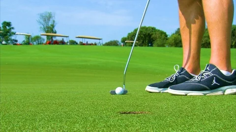 Low section of man playing golf in the golf course Video stock 89071299