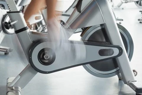 Low section of man working out at spinning class Fotos Stock