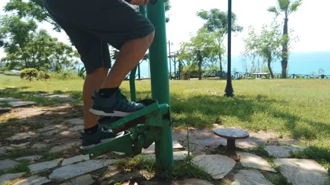 Low section of A young man doing Exercises outdoor  -  Outdoor Workouts Vídeos de archivo 219782526
