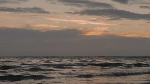 Low shot of water with a sunset in the background 库存影片 136471687
